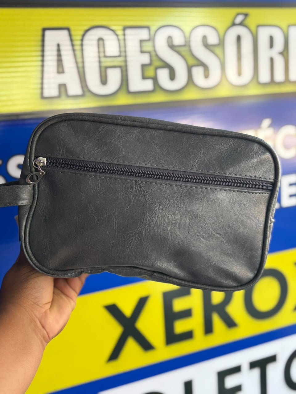 NECESSAIRE