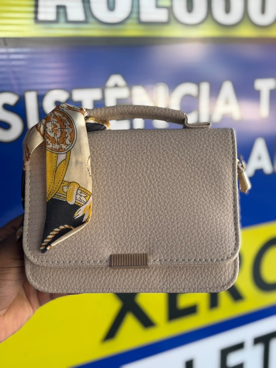 BOLSA PEQUENA COM LAÇO