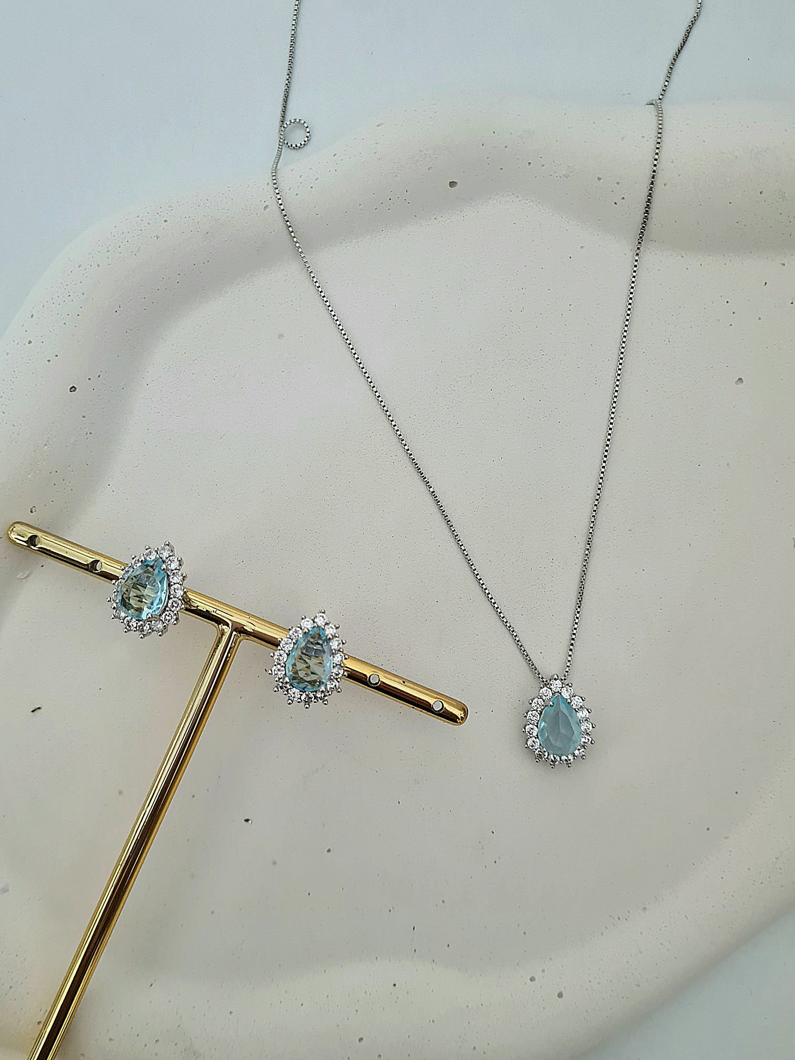Conjunto gota azul